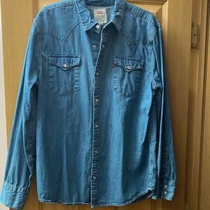 Levi’s 💯 percent cotton snap button down shirt